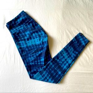 Onzie tie-dye leggings